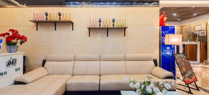 蓉城假日酒店(成都太古里339天府熊猫塔店)图片