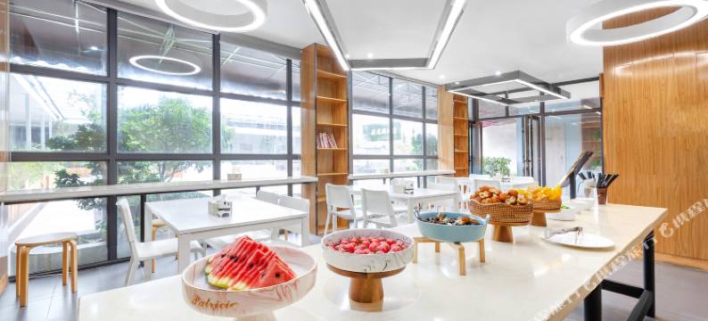 成都漫花园酒店(锦华万达静居寺地铁站店)图片