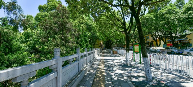 石林芸水畔酒店(双龙公园店)图片