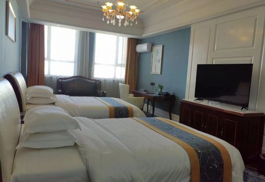 伊运集团大酒店（伊宁巴彦岱汽车产业园店）外景图