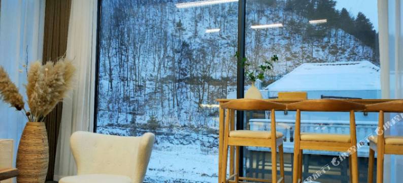 山前月下民宿(老君山店)图片