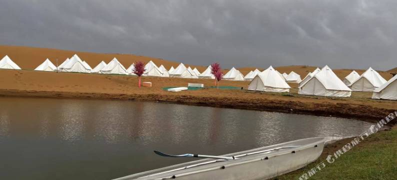 中卫星屿沙漠露营基地图片