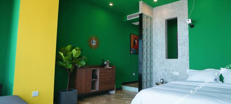 浪·设计师民宿(烟台滨海广场店)图片