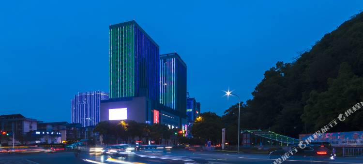 美驿轻奢名宿(张家界旅游步行街南门口美食街店)图片