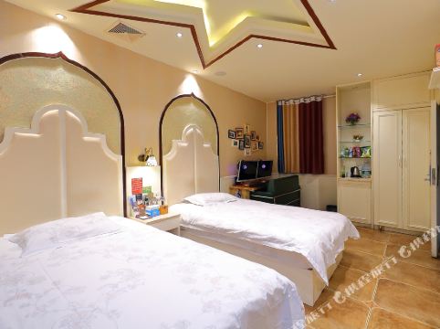 飞宇网络宾馆(淮南田东店) 5.0分(1条点评) 231起距离424米立即预订