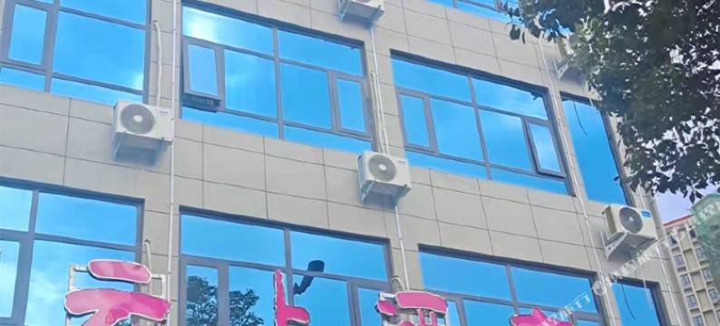 云上酒店(方城张骞大道店)图片