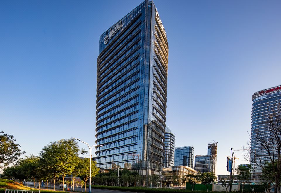 济南CBD山东港口大厦亚朵S酒店外景图