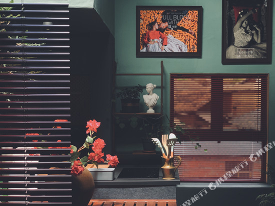 泸沽湖神隐设计师民宿