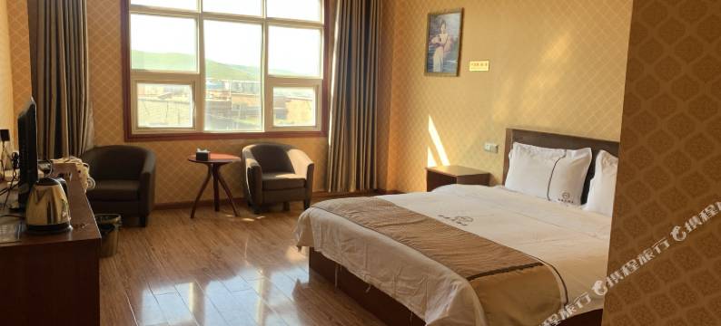 理塘轩源大酒店图片