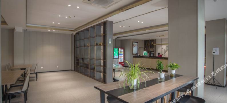 柏曼酒店(龙岗石芽岭地铁站店)图片