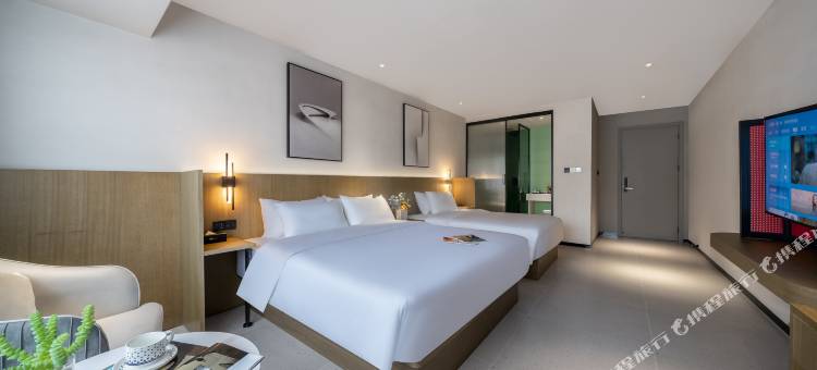 蔚蓝那云酒店(柳州银泰城马鞍山公园店)图片