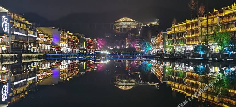 戴维斯180°•云端观景国际轻居(龙华汽车站清湖地铁站店)图片