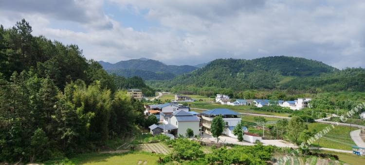 始兴山溪泉谷民宿图片