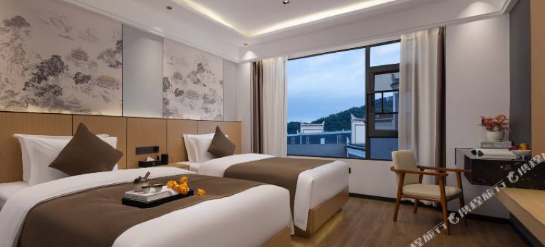 凤凰古城铭都酒店(南华里游客中心店)图片