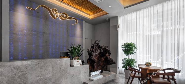 晴天Sunny Day设计师艺术空间民宿(荔波美食街店)图片