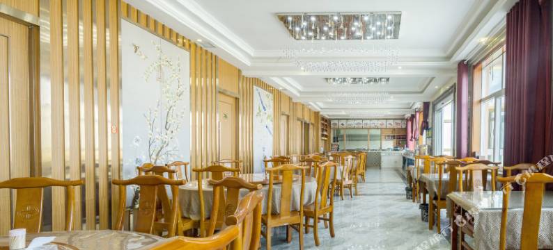 青海湖高原蓝宝石大饭店图片