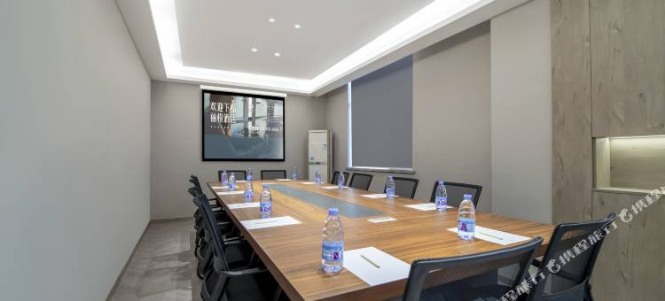 丽橙酒店·智(武汉理工大学南湖佰港城店)图片