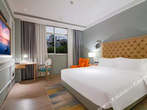 LUX CABINS|贵宾舍兴城酒店(梅州兴宁站兴一广场店)