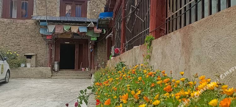 理塘格聂莲花民宿图片
