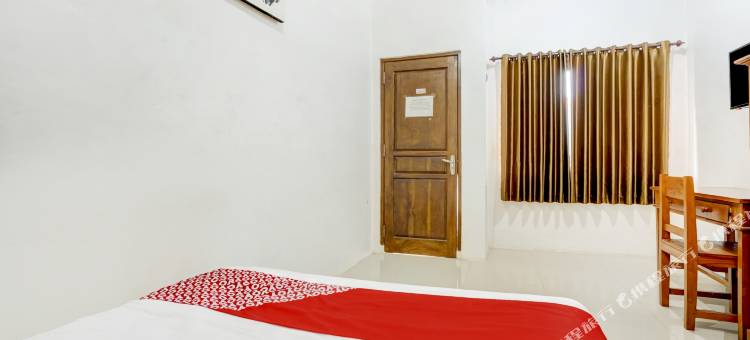 Super OYO 3702 布根维尔民宿伊斯兰旅馆(RedDoorz Syariah at Homestay Bougenville Near Taman Alun-Alun Kota Lamongan)图片