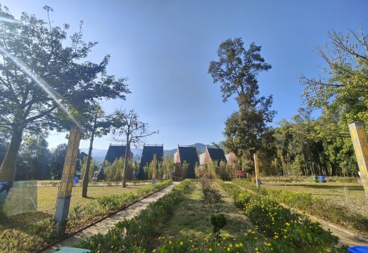 陇川南宛湖度假民宿外景图