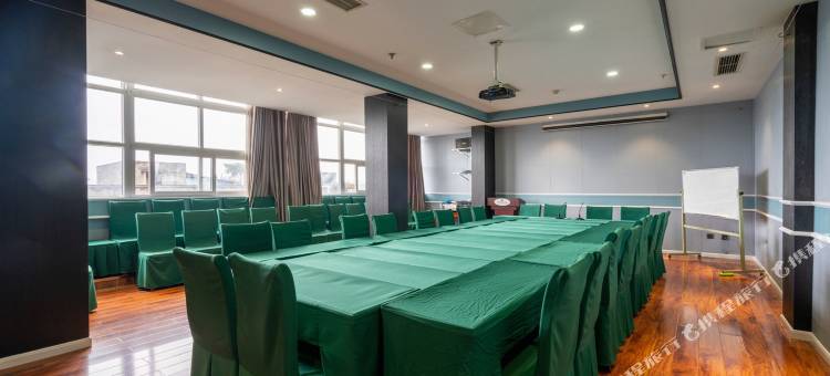 天成假日酒店(南充人民花园店)图片