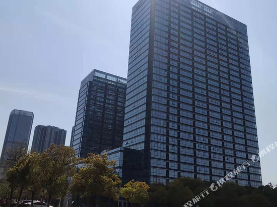 水晶蓝湾酒店公寓(1912百家湖地铁站店)
