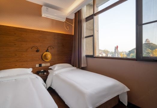 Oriental red hotel in Zhusha ancient town Hotel Overview