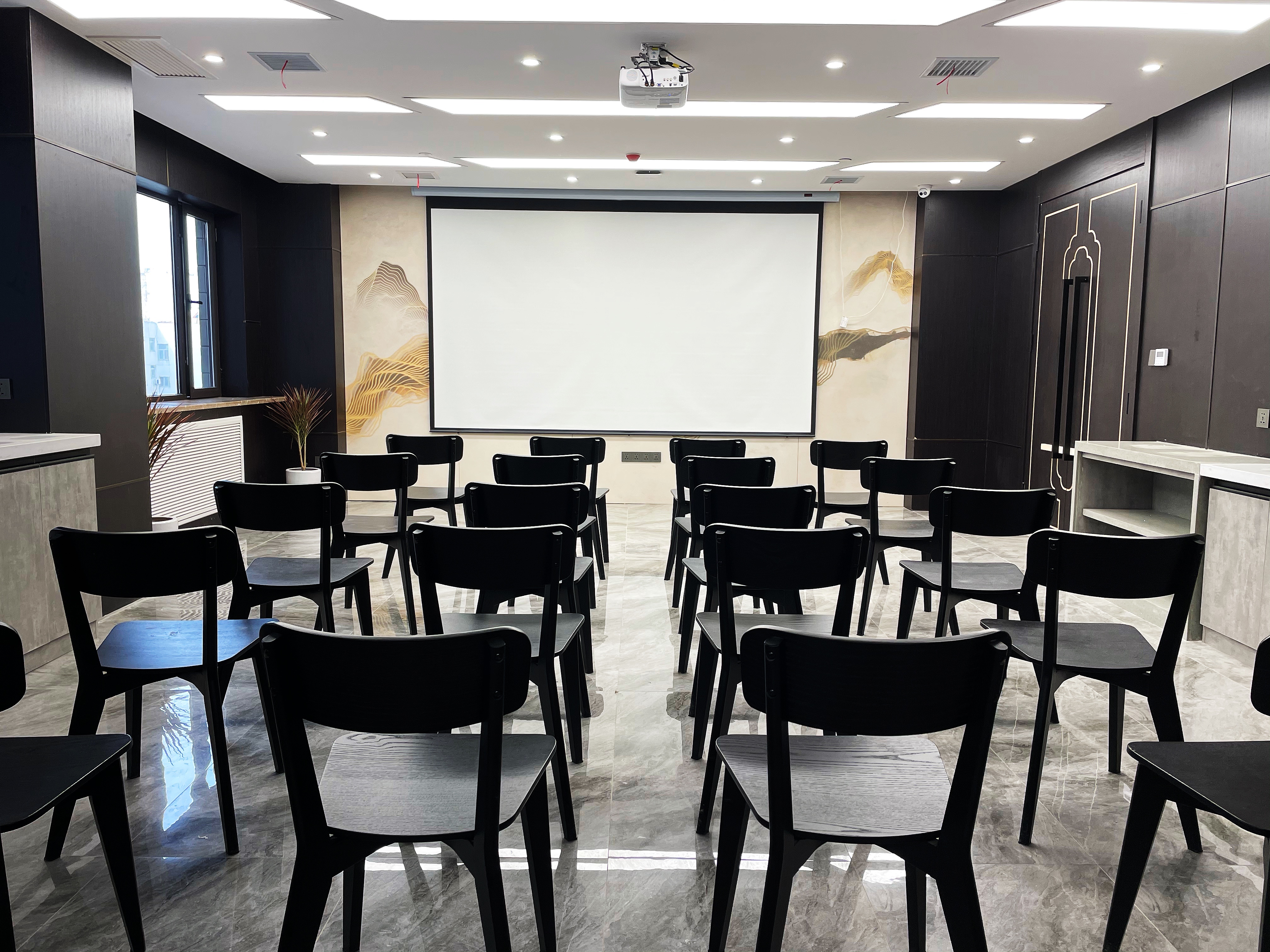 Rezen Dong Hotel (Xi'an Provincial Government Bell Tower Subway Station)Over view