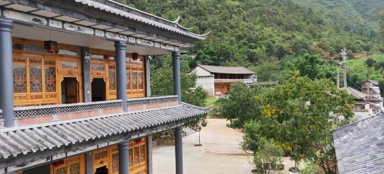 鸡足山民家庭院民宿图片
