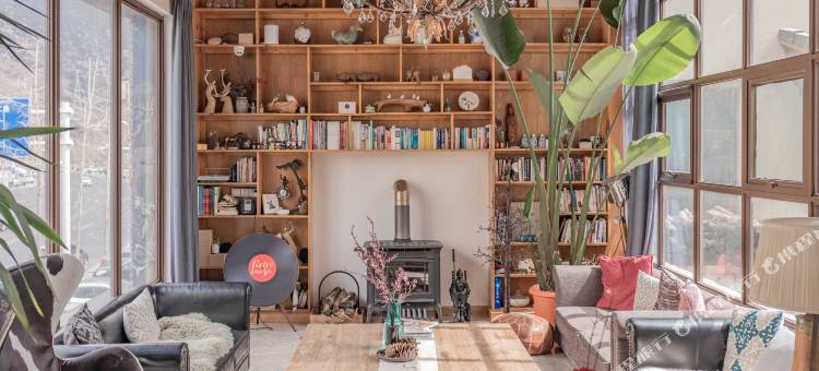 林芝初芽江舍客栈图片