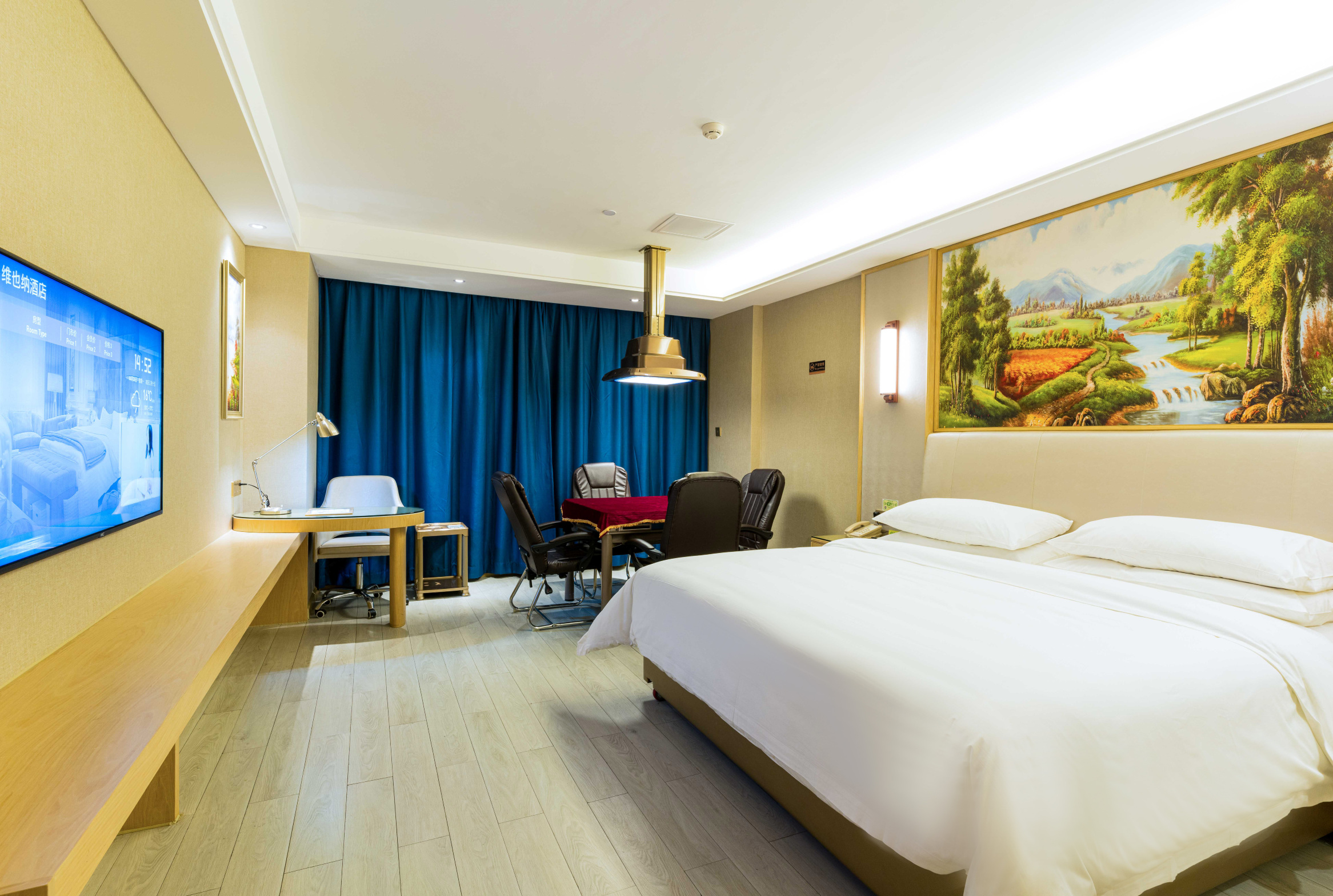 Vienna Hotel (Qiyang High-speed Railway Station) Hotel Overview