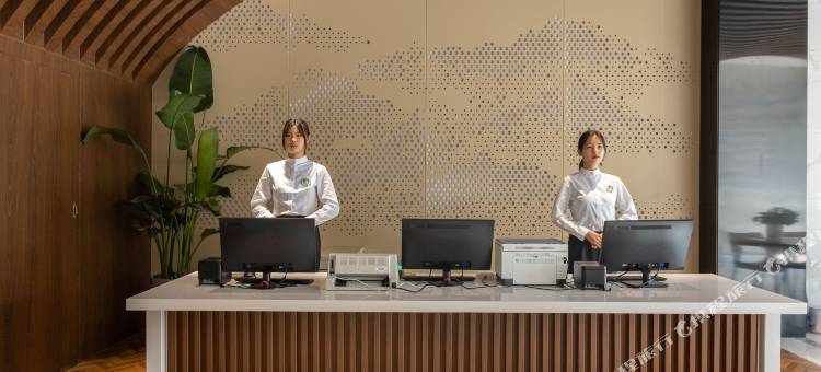 白玉兰酒店(日照站海滨五路店)图片