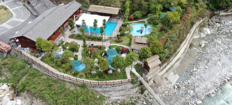 摩梵山邻摄影文化主题酒店(贡嘎神汤店)图片