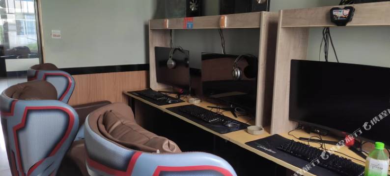 尚友太空舱电竞公寓(萍乡市人民医院北院玉湖店)图片