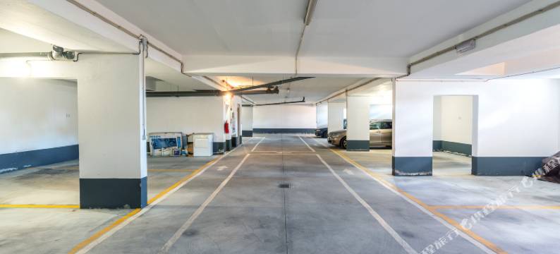 海景公寓，设有 3 个宽敞的露台、2 个游泳池和网球场(BnB Homes Ocean View Apartment with 3 Spacious Terraces, 2 Swimming Pools & Tennis Court)图片