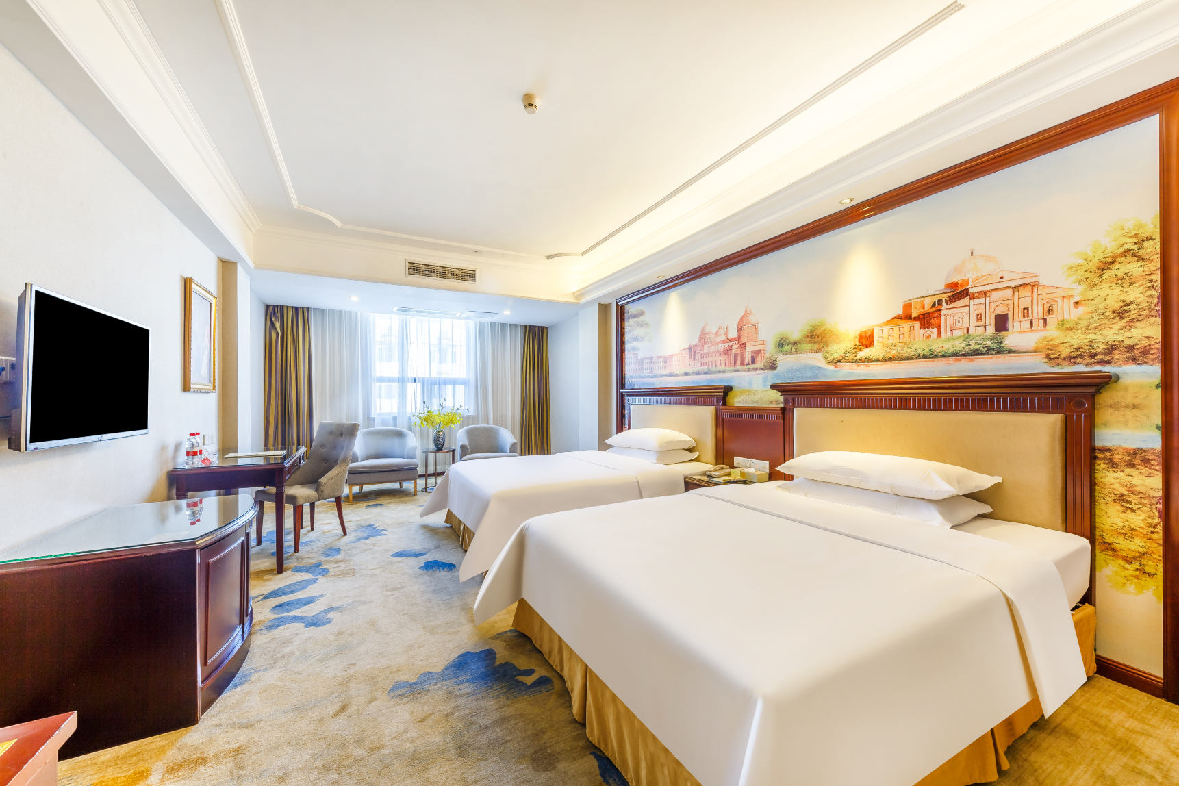 Vienna Hotel (Huadu Shiling Leather City Store)Hotel Overview