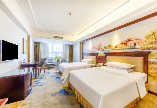 Vienna Hotel (Huadu Shiling Leather City Store)Hotel Overview