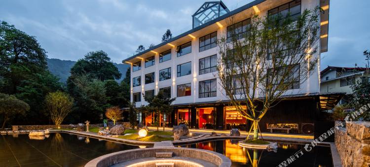 峨眉山云漫松涧汤泉酒店(峨眉山景区零公里店)图片