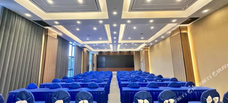 苗西南国际酒店(兴义万峰林大道店)图片