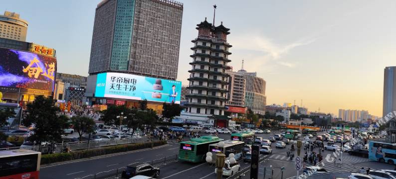 屋上月白民宿(郑州火车站二七广场店)图片