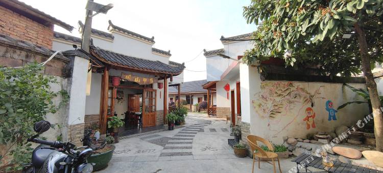 张家界闲山甲居(天门山索道店)图片