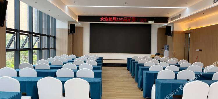 悦森·空港大酒店(万达广场政务中心店)图片