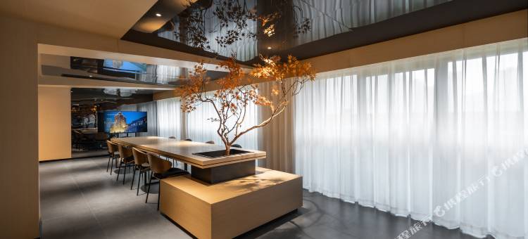 SFEEL设计师酒店(成都张家寺地铁站店)图片