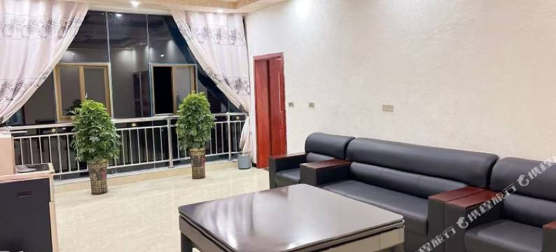 岩岩脚避暑山庄图片