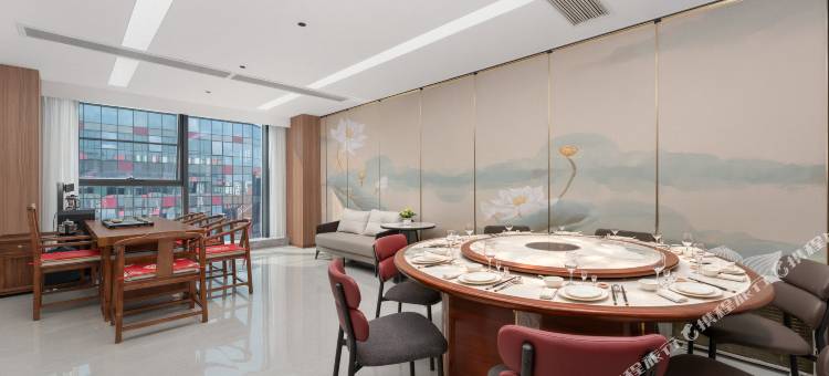 雲港国际·假日酒店(贵阳龙洞堡机场砂之船奥特莱斯店)图片