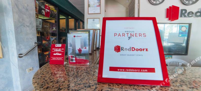 红多兹酒店 拉帕兹雷德斯科大道(RedDoorz @ Ledesco Avenue Lapaz Iloilo)图片