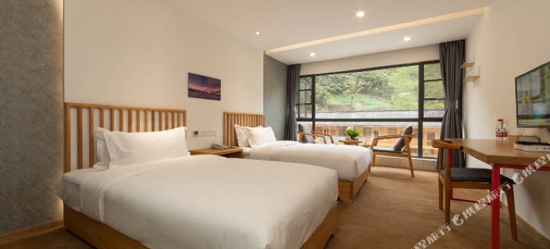 摩梵山邻摄影文化主题酒店(贡嘎神汤店)图片