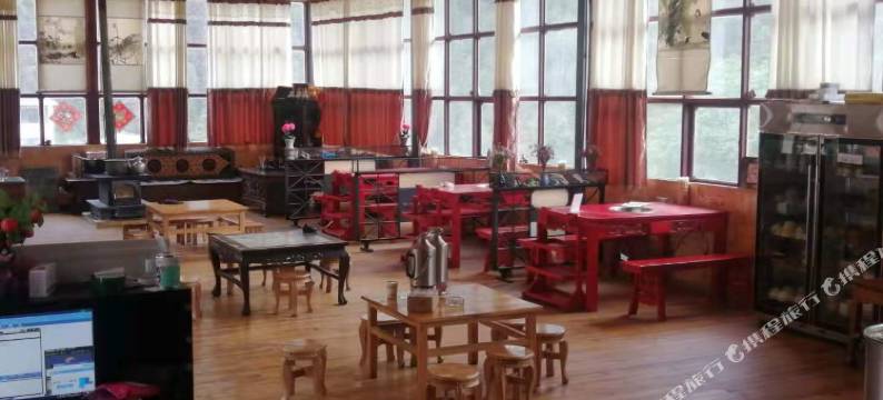 尼汝六妹客栈图片