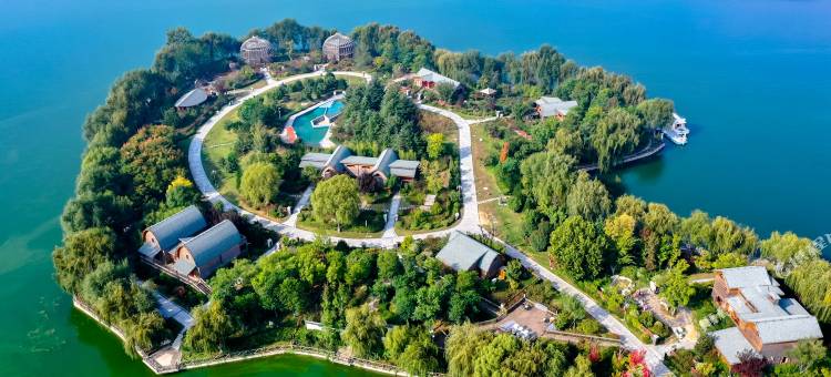 花筑·天颐湖木屋岛度假酒店(岱岳区店)图片